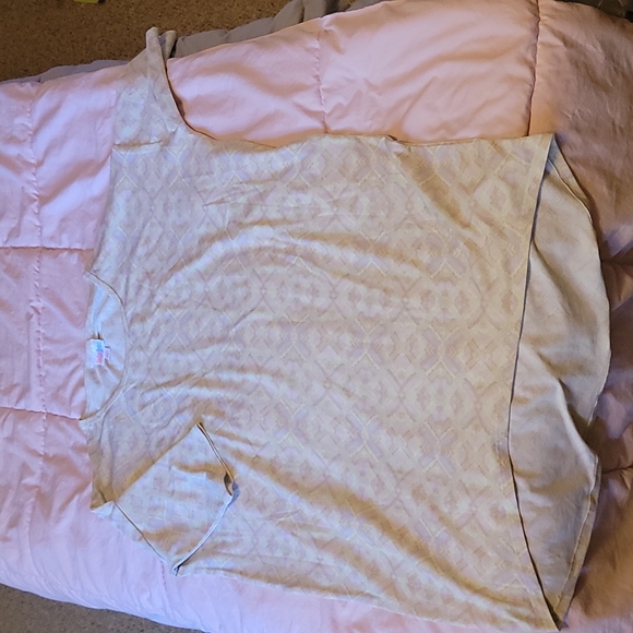 Is bran lularo size extra small color multi pastel